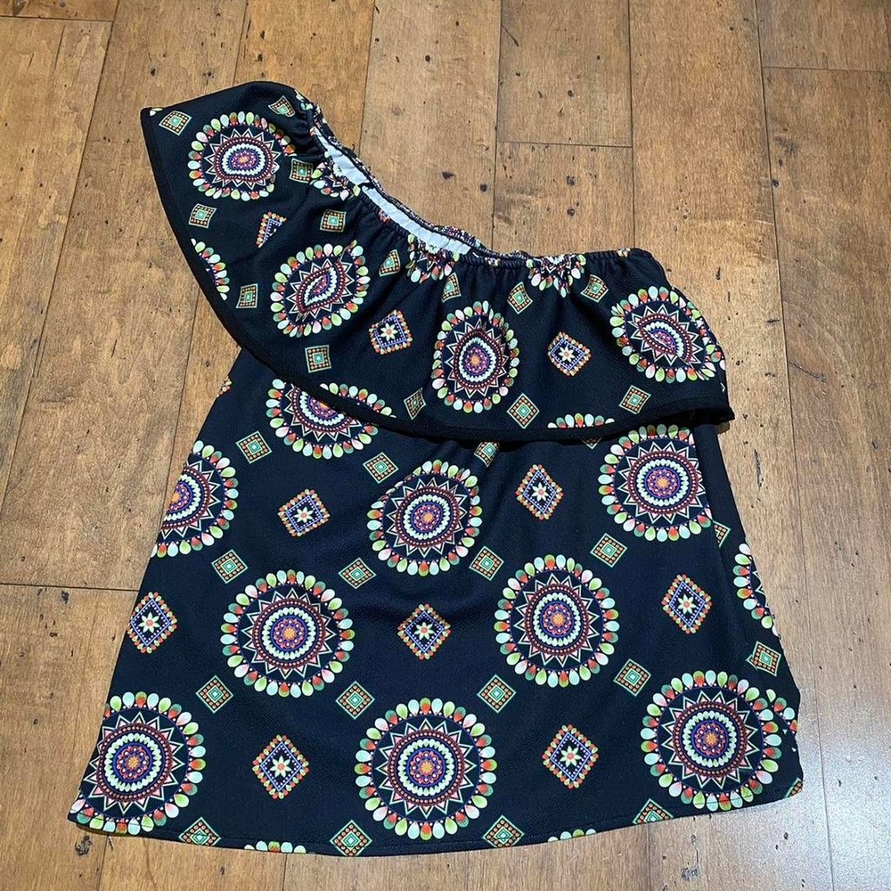 New York & Company Black and multi-coloured off-the-shoulder tee Size: M